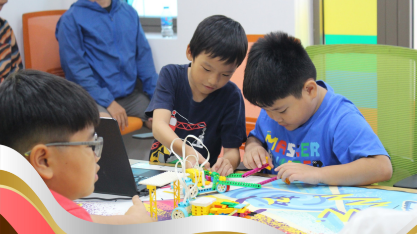 hoc-robot-cho-be-ren-luyen-logic-cho-tre