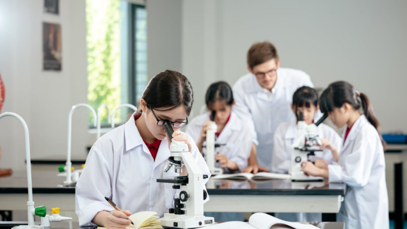 loi-ich-hoc-stem-cho-tre-em-thoi-dai-so